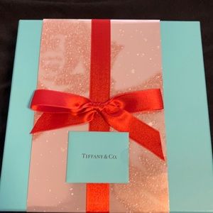 This is the latest Tiffany & Co Rose Gold gift set